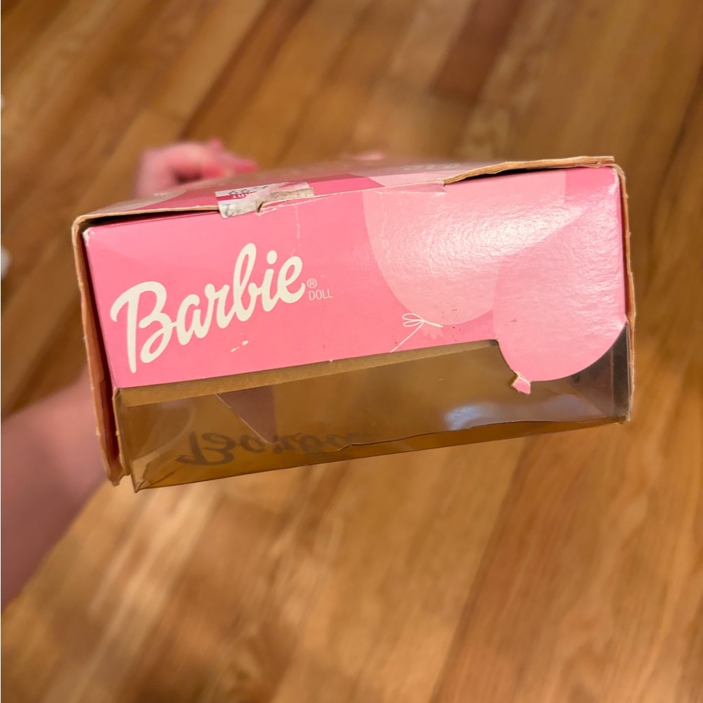 Barbie Class of 2002 Doll Box - Pink - Picture 3 of 5